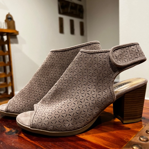 Open Booties - Picture 4 of 5